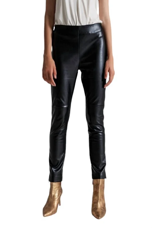 Faux Leather Skinny Pants In Black